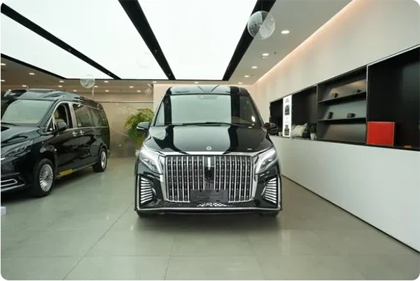 High-top Mercedes-Benz Maybach seven-seat van front face High-top Mercedes-Benz Maybach seven-seat van front face