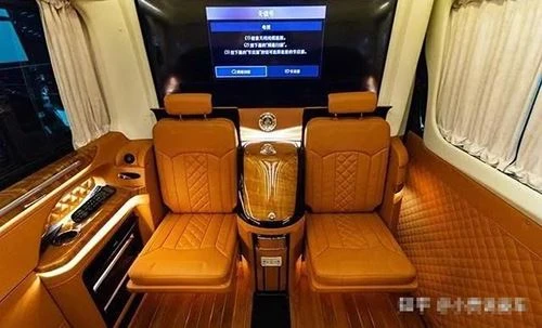 Kraliyet İç Mekanına Sahip Mercedes-Benz Sprinter Dokuz Kişilik Karavan