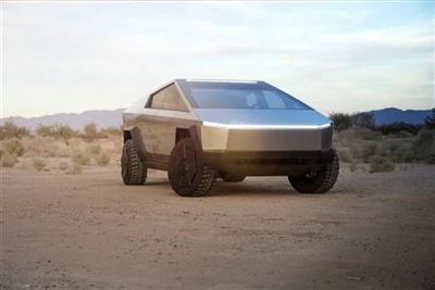 Tesla Cybertruck Tekmelendi ve Kapısı Deforme Olmadı.