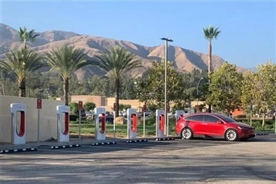 Tesla Yoğun Saatlerde Ek Ücret Almak İçin Yeni Hileler Geliştirdi.