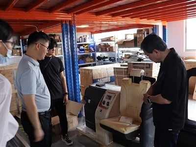 Xiamen Kench ve Toyota Alphard Bayisinin Büyük İşbirliği